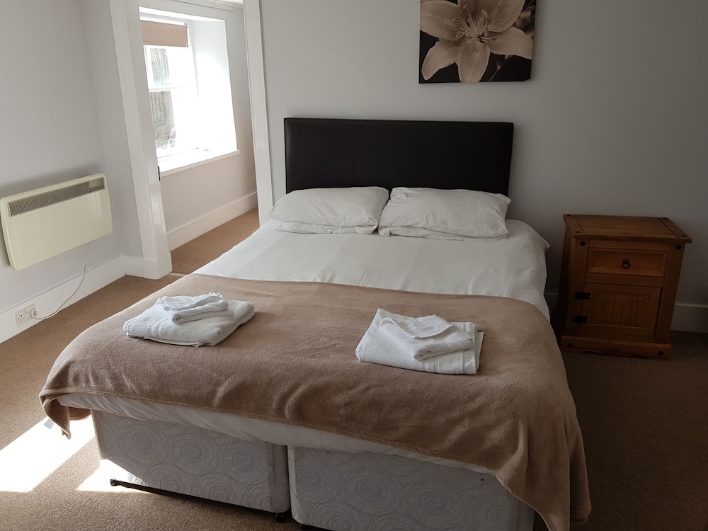 Station Hotel 5/50