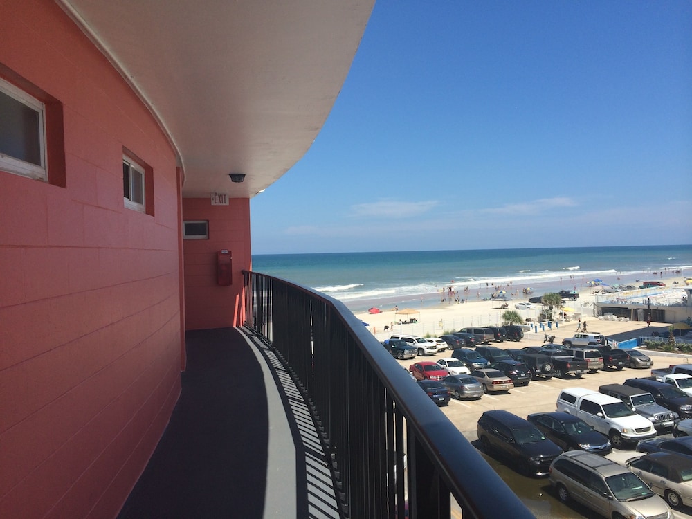 Cove Motel Oceanfront 35/46