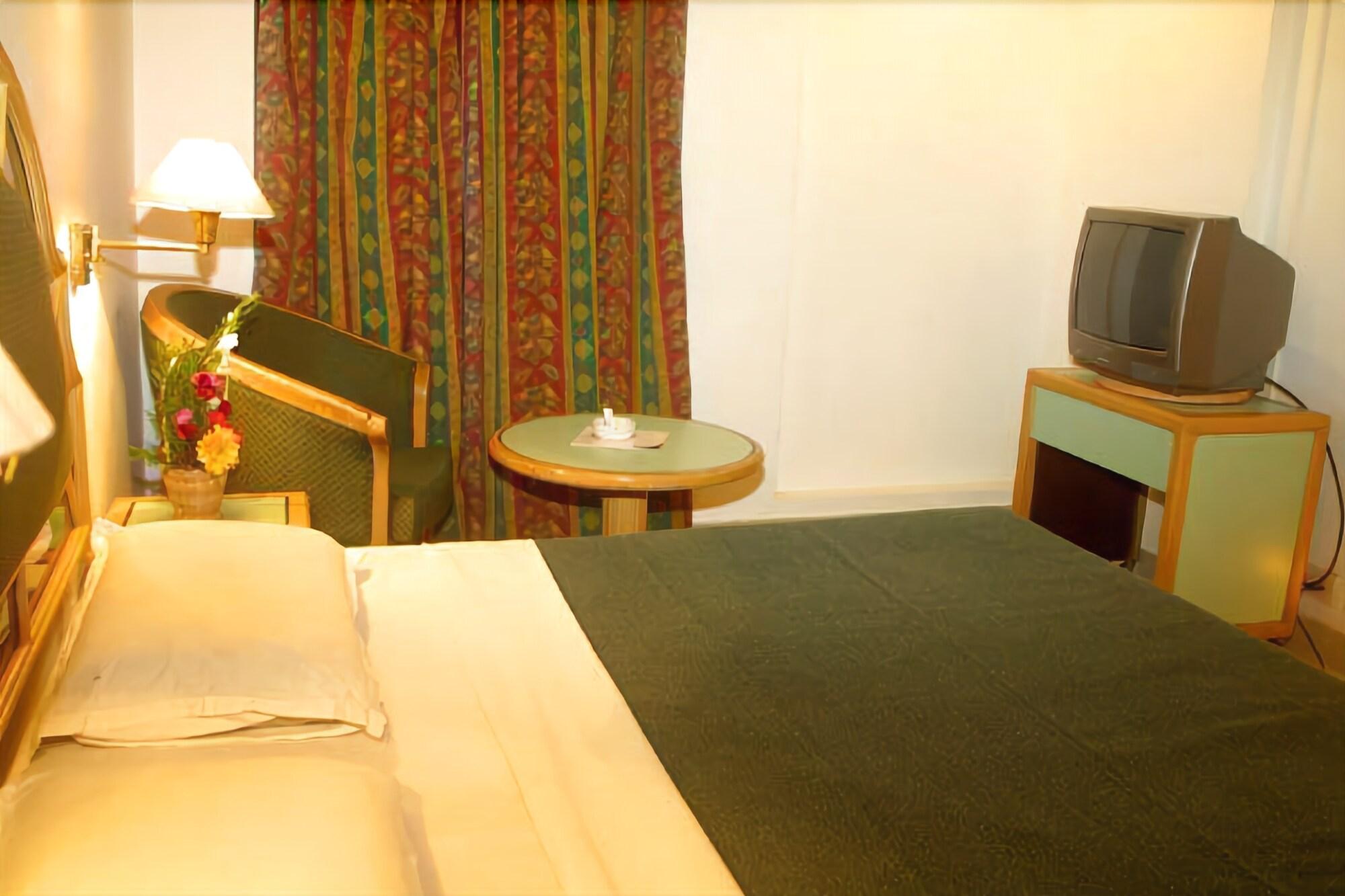 HOTEL MAURYA INTERNATIONAL 6/8