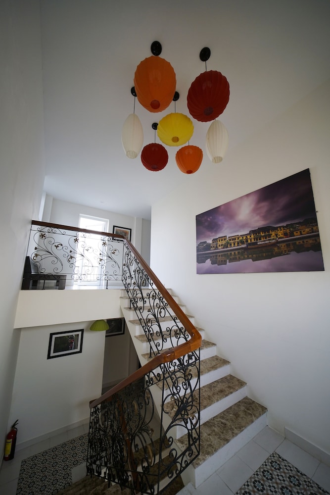 Golden Bell Backpacker Hotel and Pool Bar 16/59