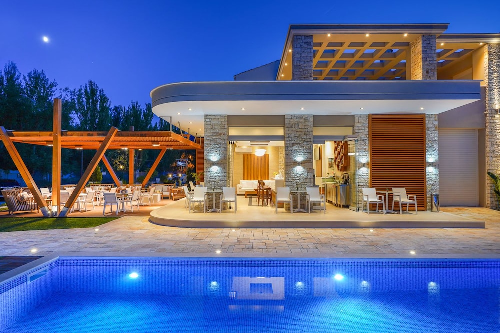 Lobelia Luxury Suites 3/50