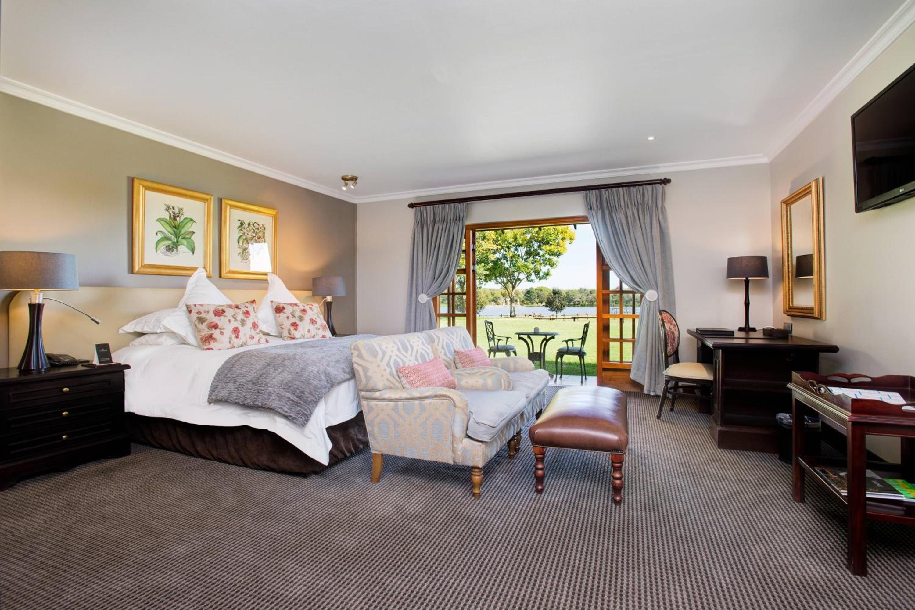 Guest Room, King Bed, Lake View, Sofa, Patio