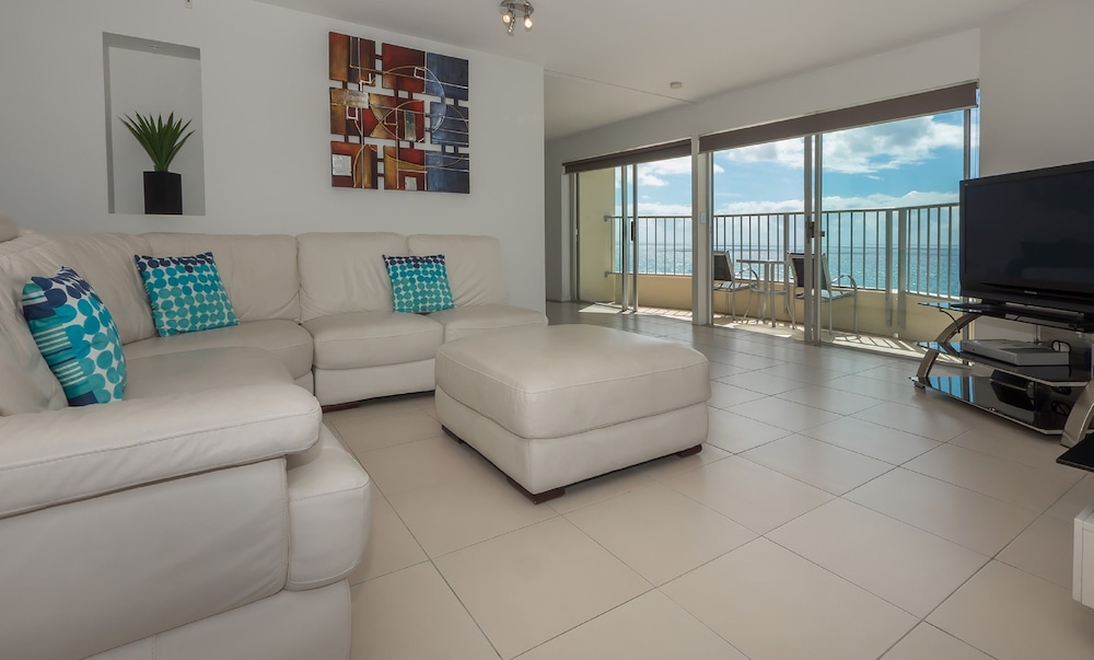 Pacific Plaza Apartments 53/75