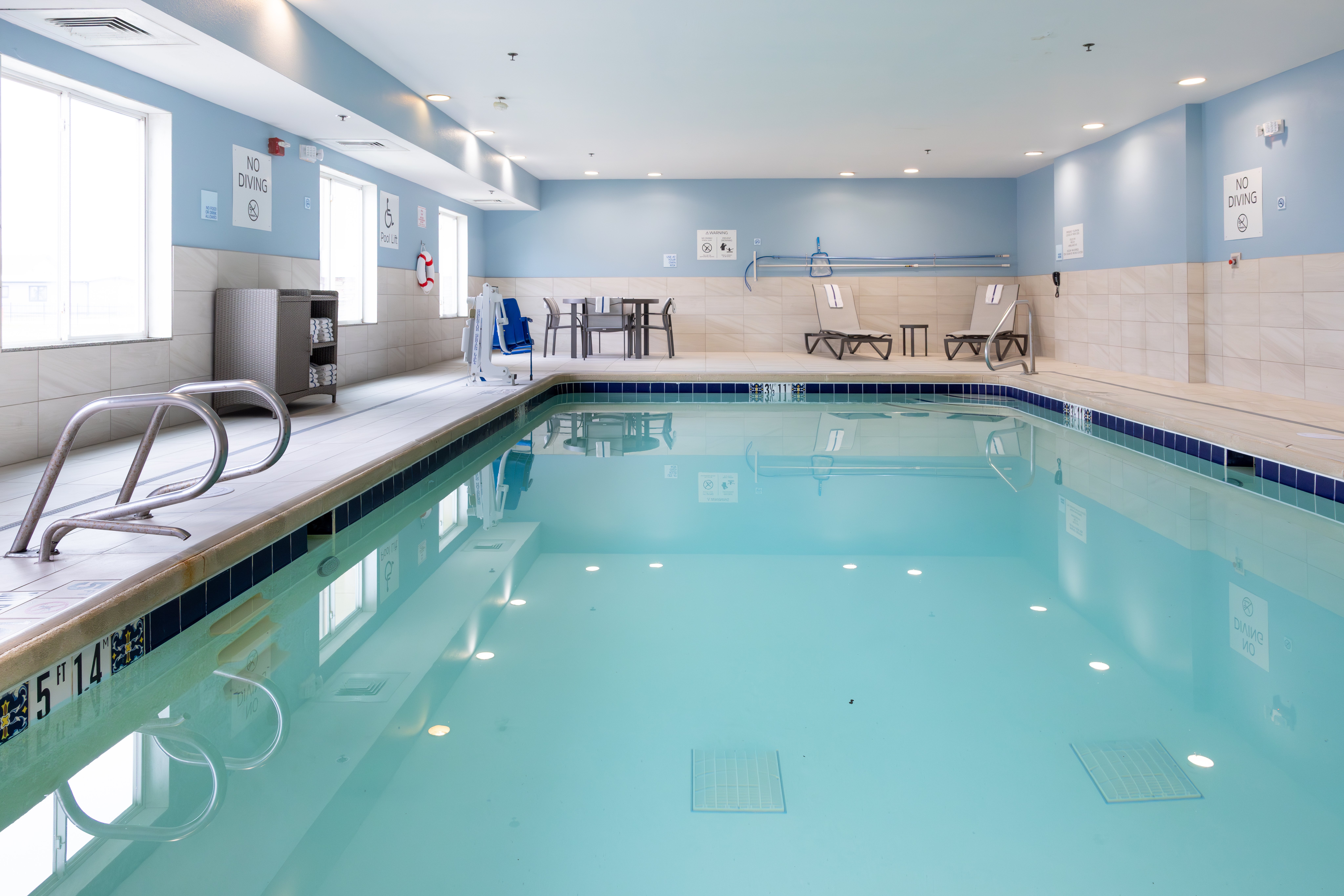 Holiday Inn Express Hotel And Suites Wichita Airport 30/58