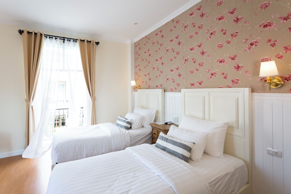 CLASSIC, TWIN BEDS, BALCONY, ANNEX