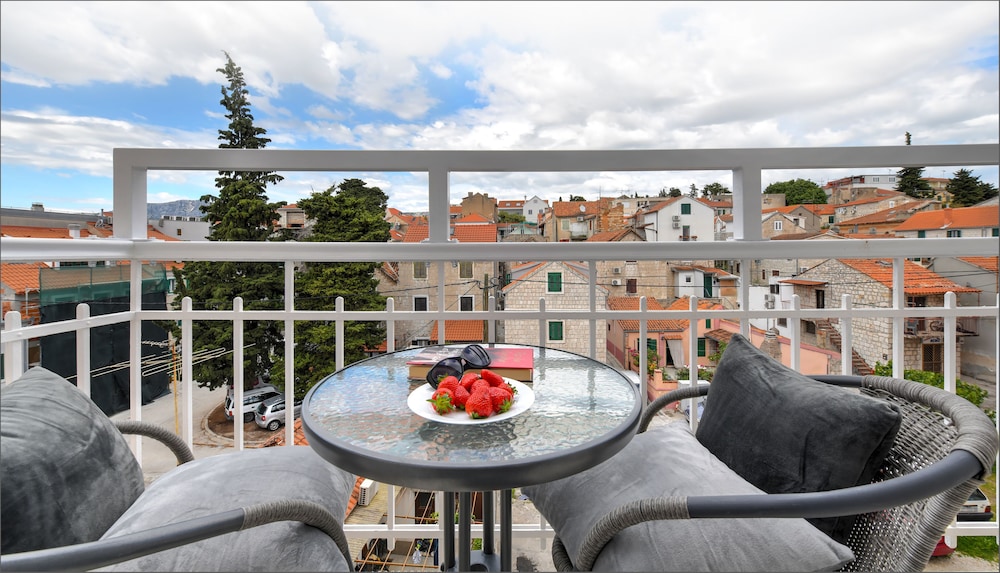 Via Porto Rooms 33/49