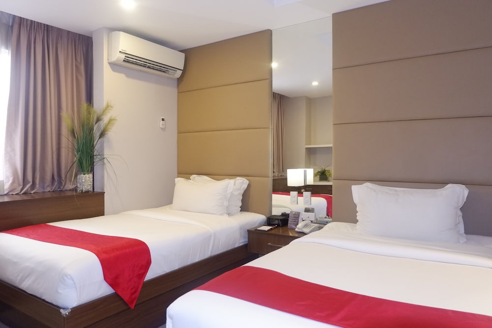 ONE BEDROOM TWIN.