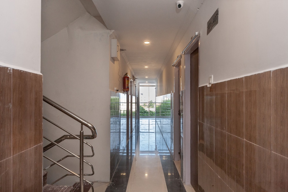 Oyo 27775 Hotel Srinivasa Residency 23/26