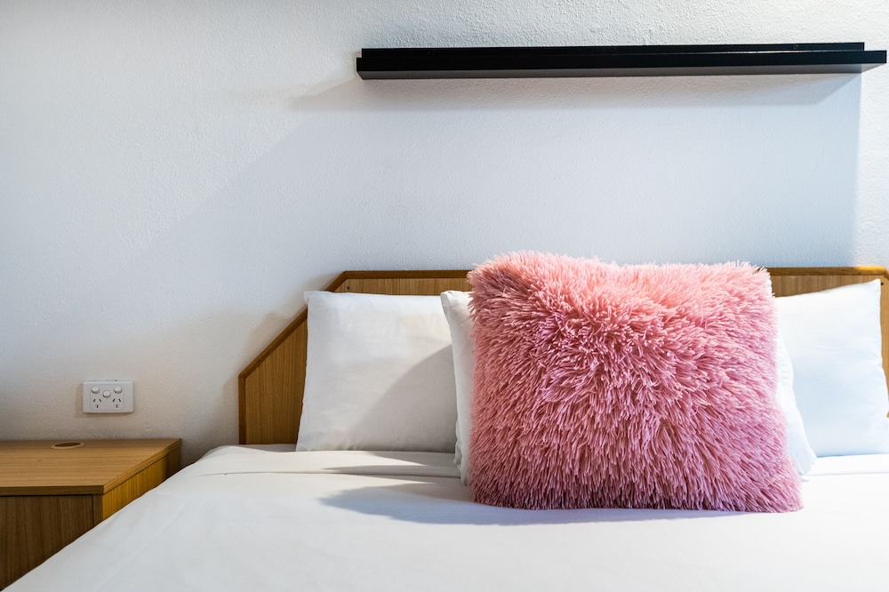 Golden Age Motor Inn Queanbeyan 18/50