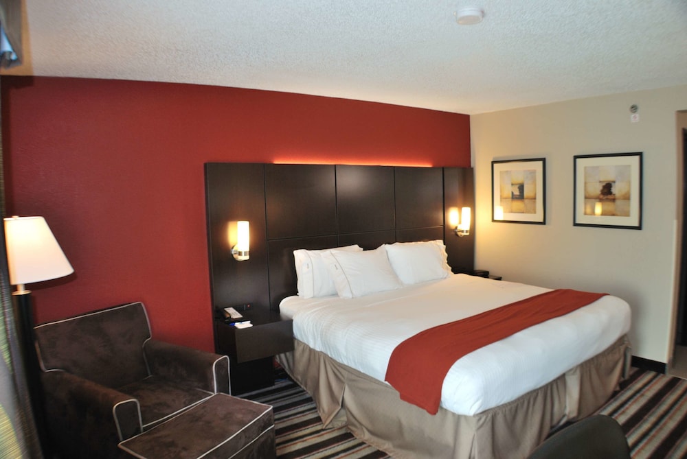 Holiday Inn Express Nashville W I40/Whitebridge Rd 14/47