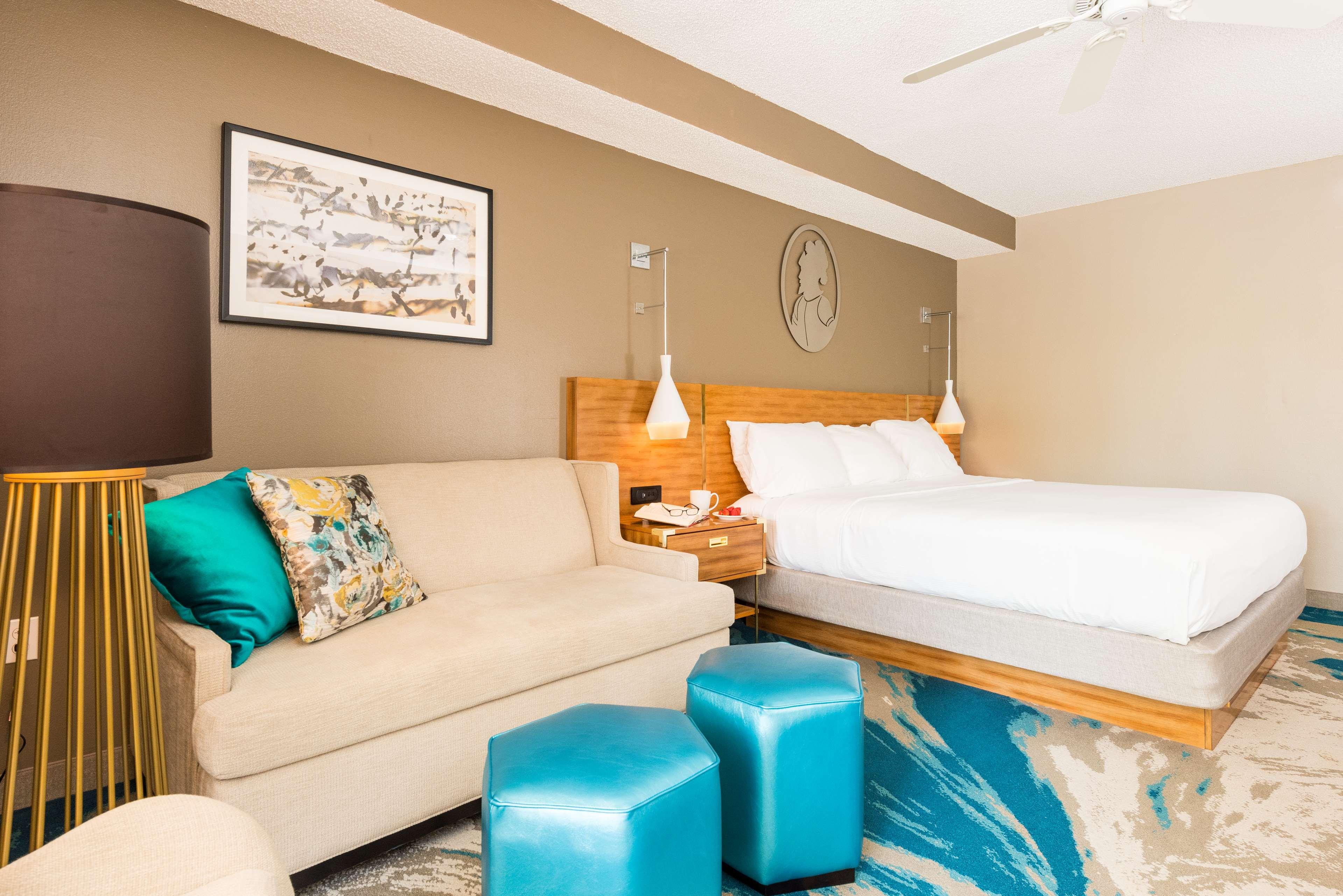 1 Bedroom, Suite, King Bed, No Balcony, Parlor