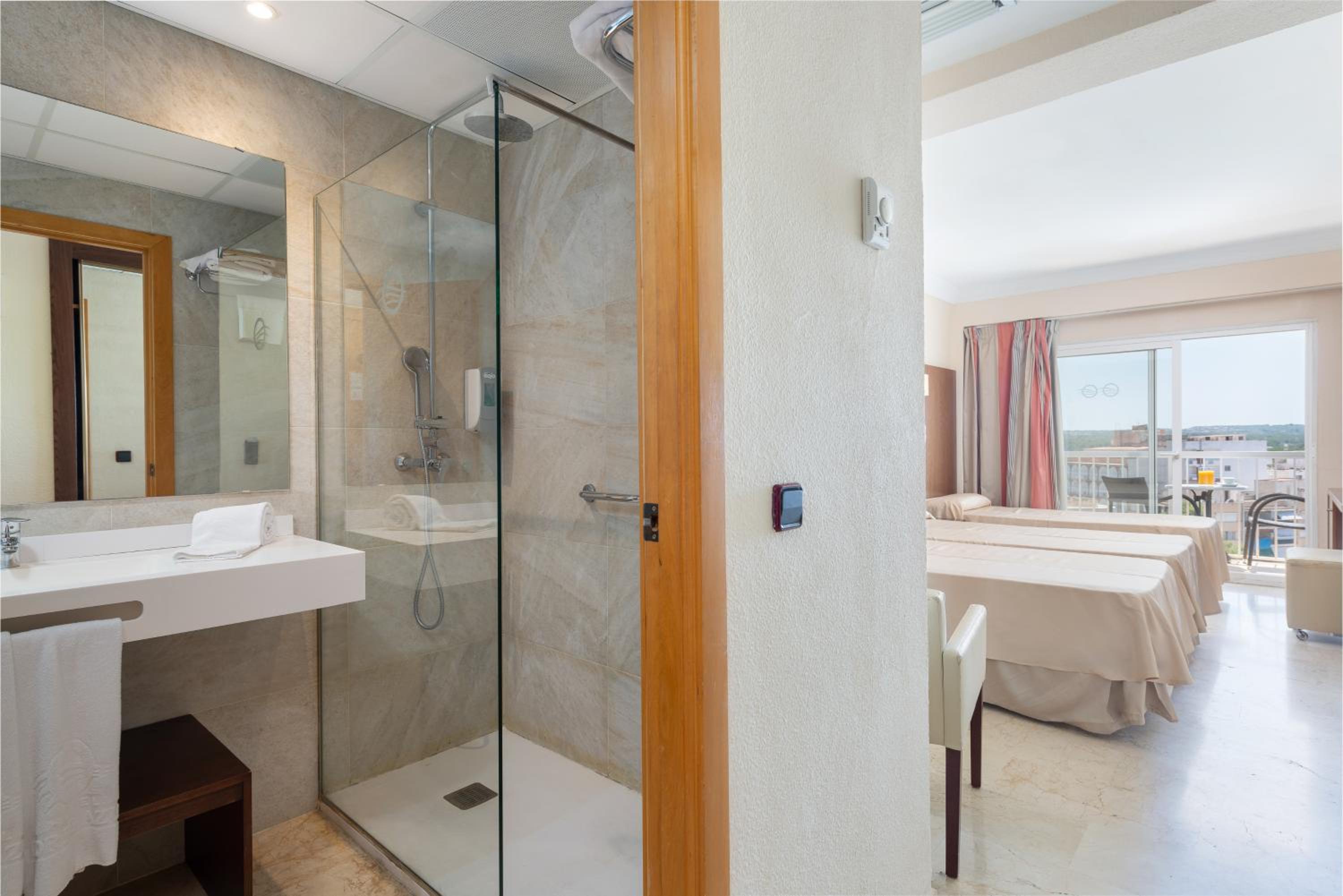 غرفة بسرير مزدوج أو سريرين منفصلين بشرفة مع سرير إضافي، Hotel Torre Azul & Spa - Adults Only 9/9