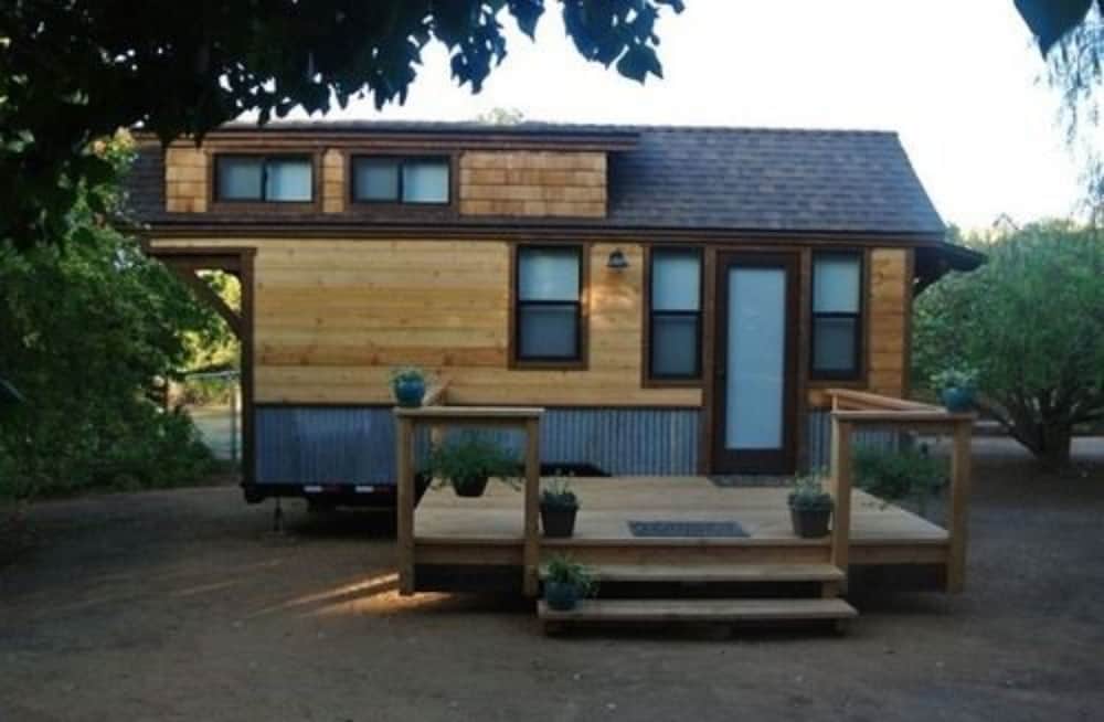 Coral Tree House 4/34