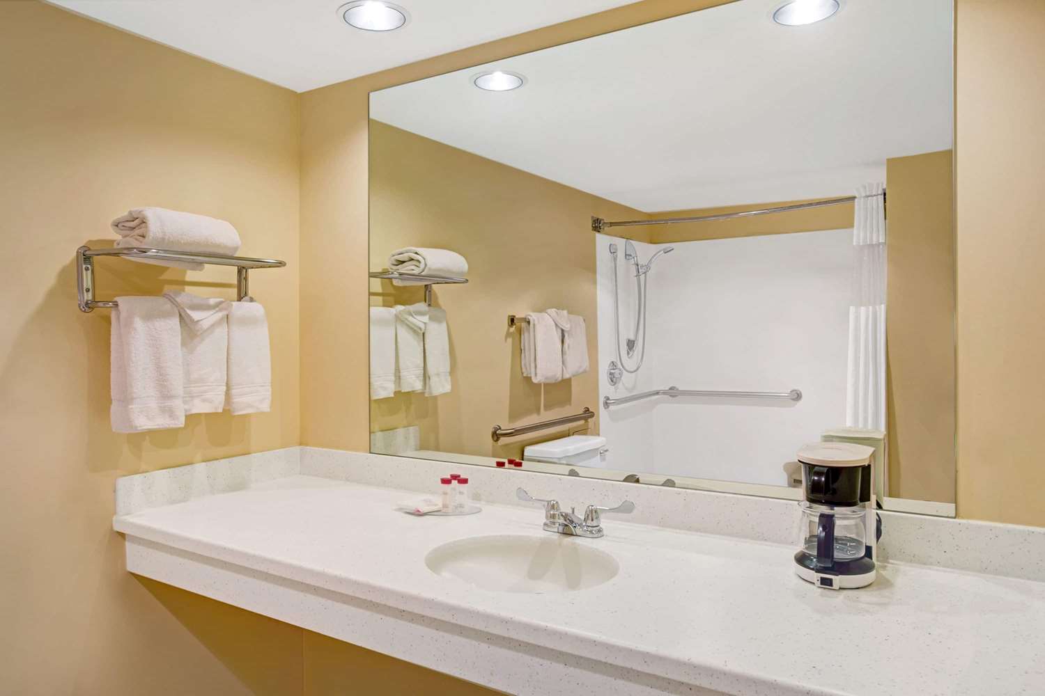 Four Points by Sheraton Englewood 17/18