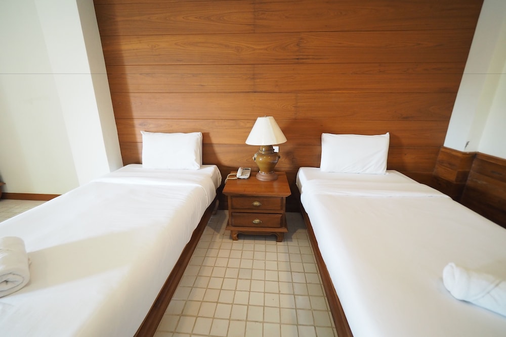 Fah Place Hotel 11/26