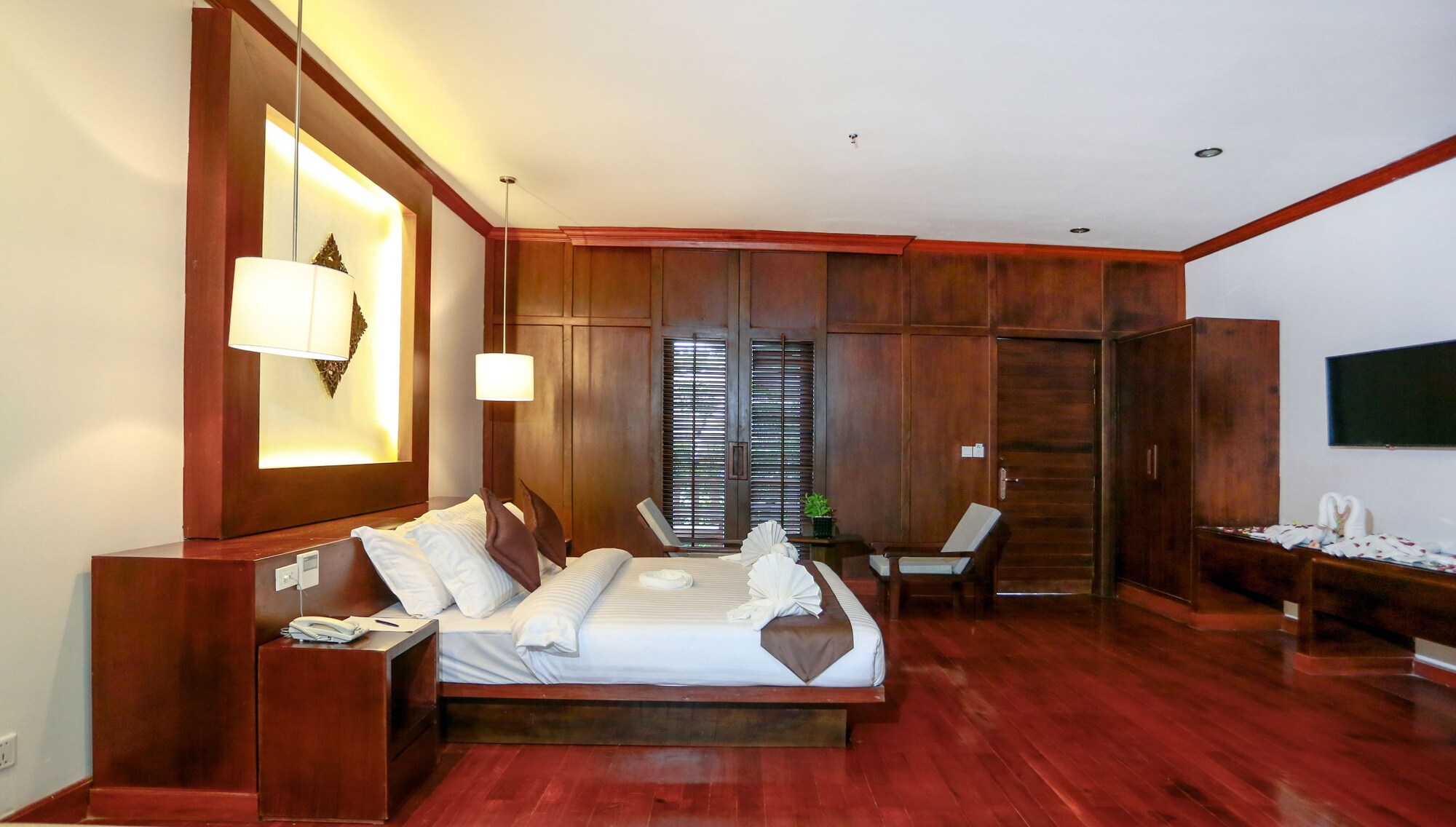SUITE, KING BED, GARDEN AND POOL VIEW, BALCONY