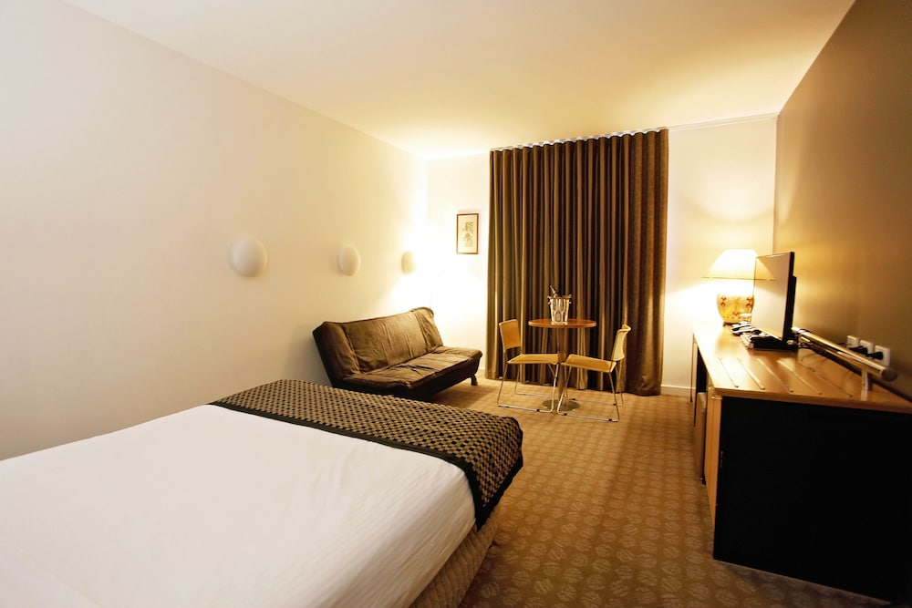 Golden Pebble Hotel 33/71