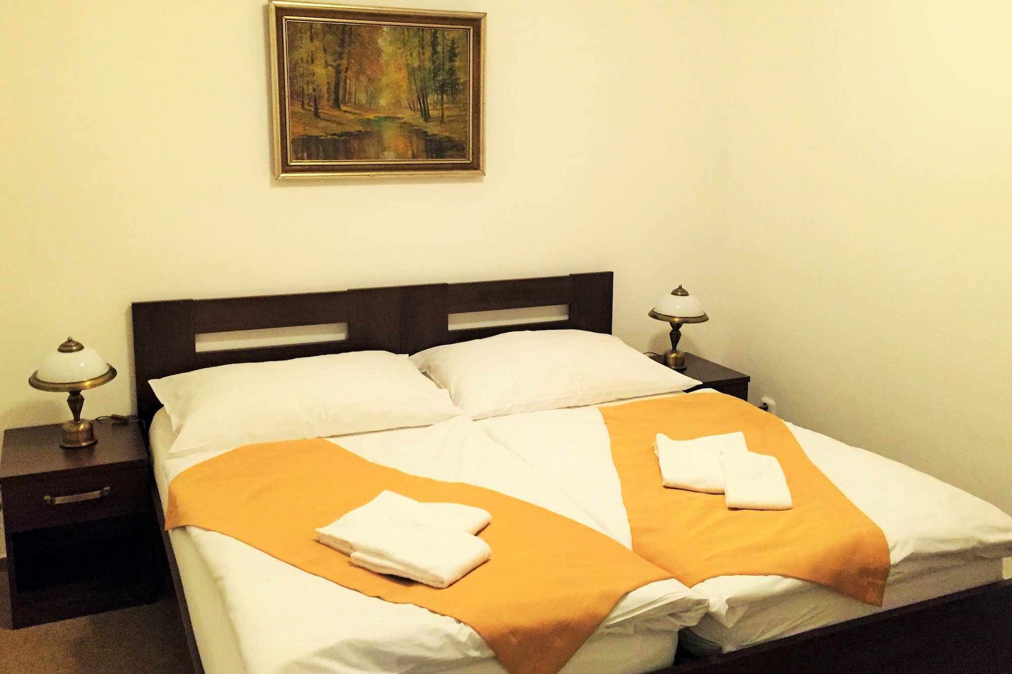 1 BEDROOM, SUITE