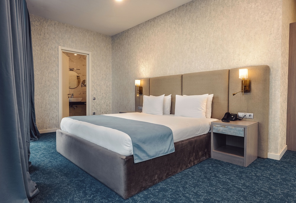EXECUTIVE, DOUBLE BED