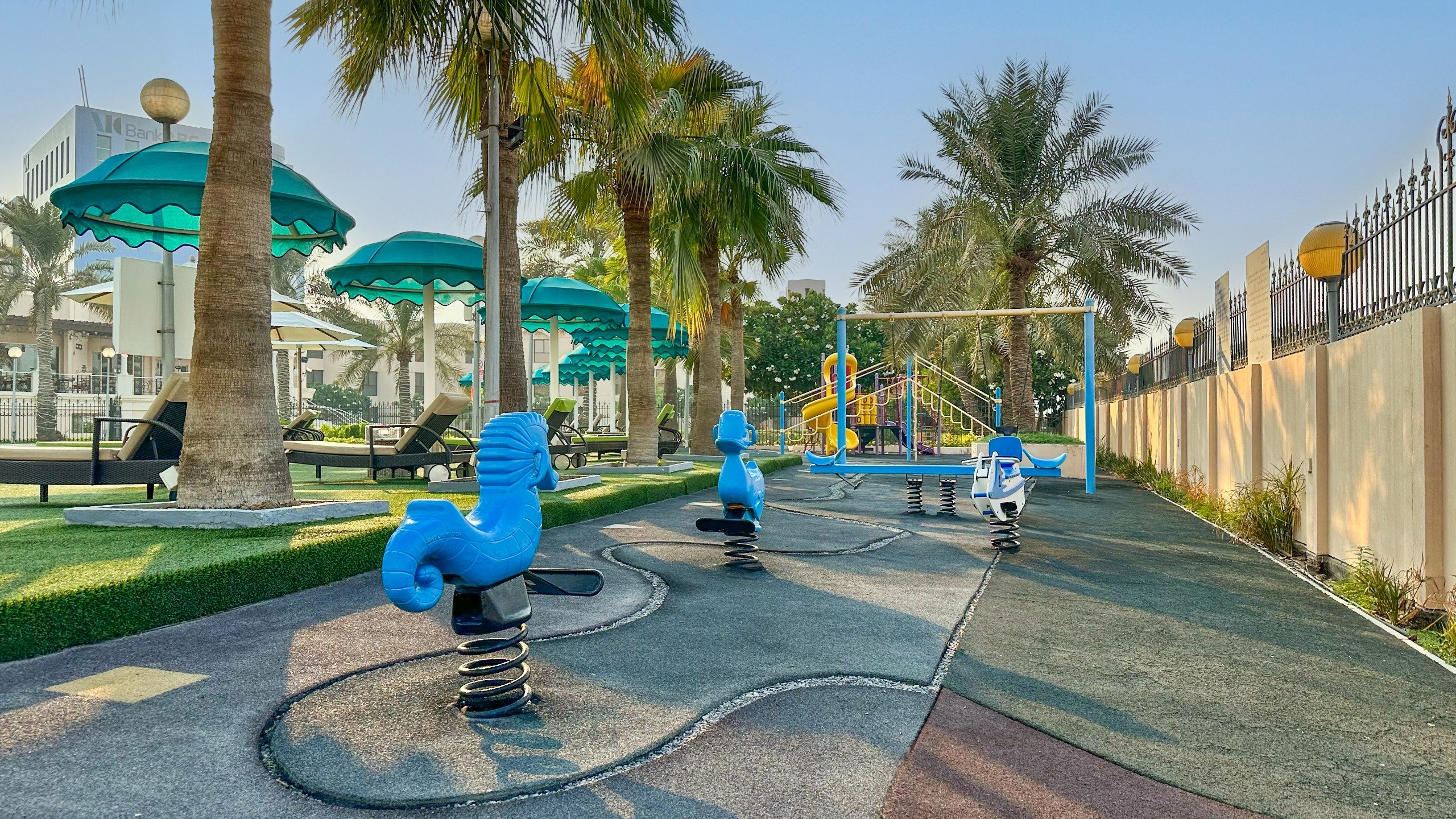 Crowne Plaza Bahrain 70/78