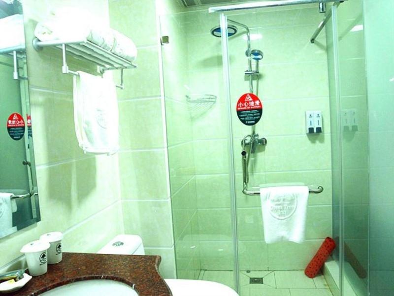 GreenTree Inn Heze Development Zone Guangzhou Road Yuehua Express Hotel 56/58