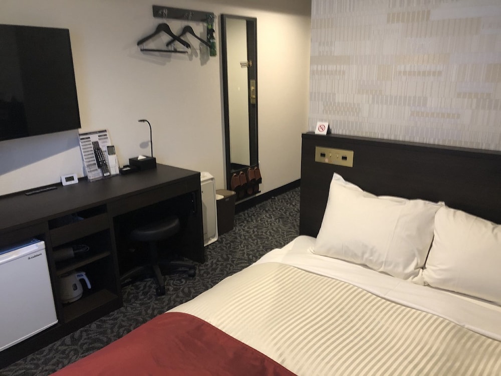 SEMI ROOM, SEMI DOUBLE BED