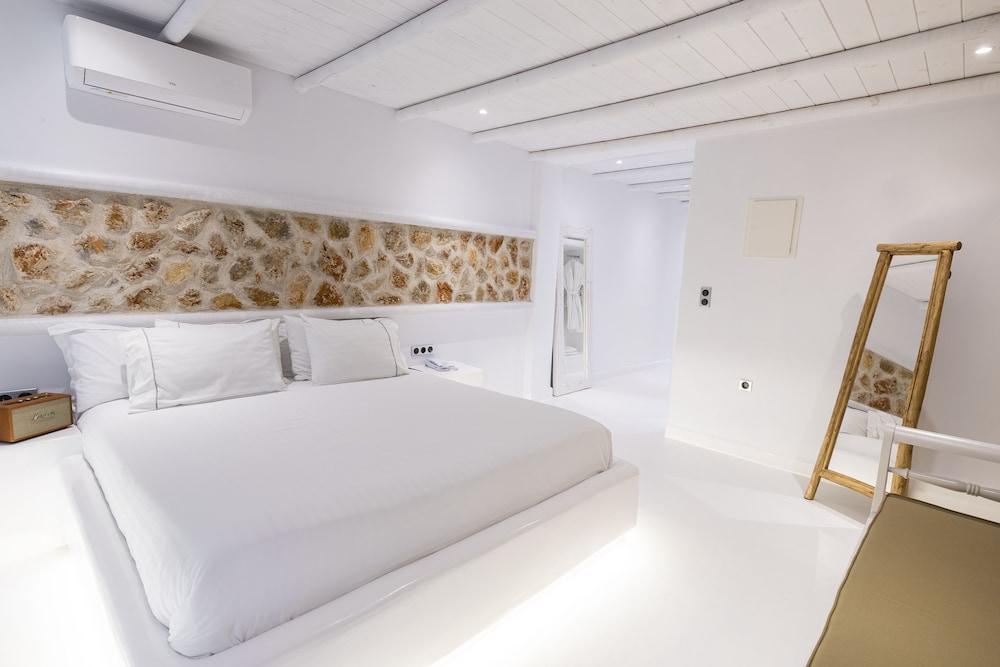 EXECUTIVE, SUITE