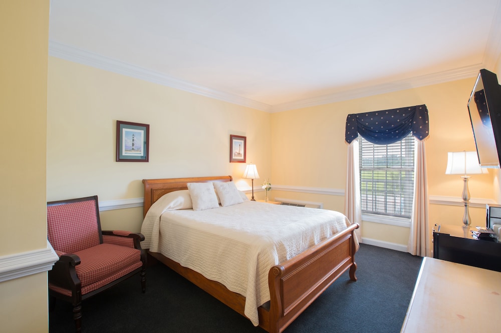 Traditional, Queen Bed, Park View, Stair Access Only
