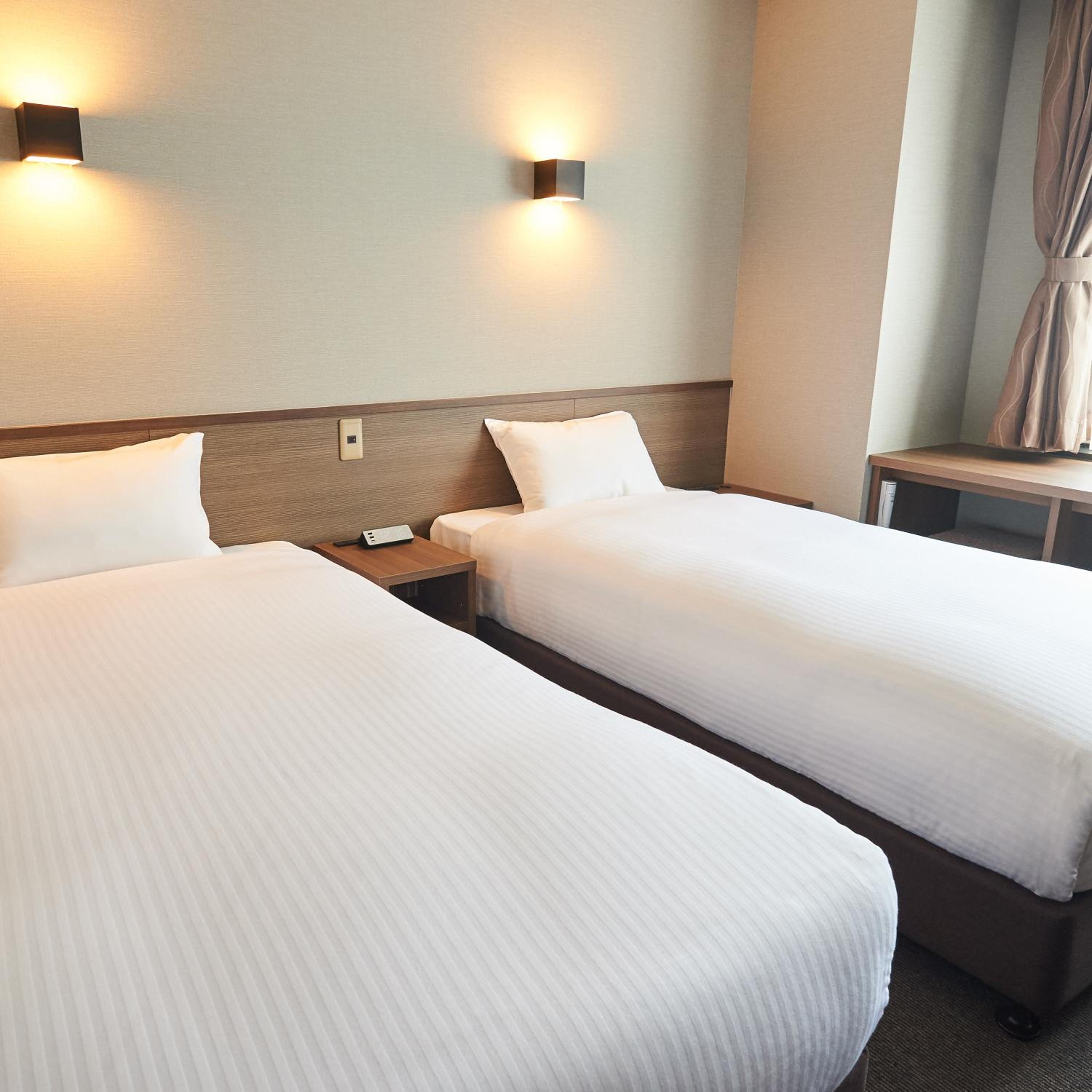 Conne Hotel 7/16