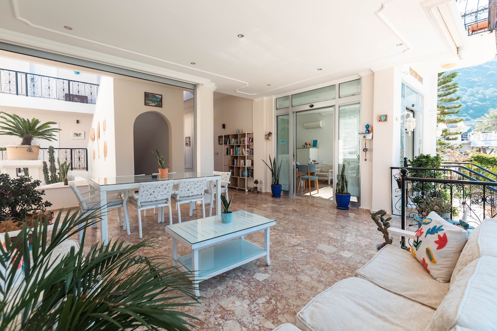 Bronze Hotel - Adults Only 16/32