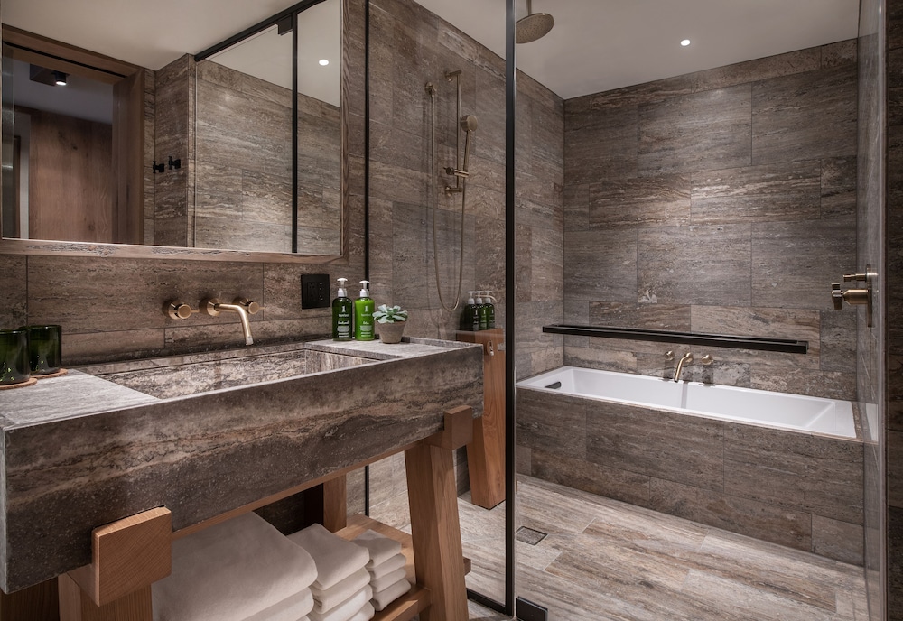1 BEDROOM, SUITE