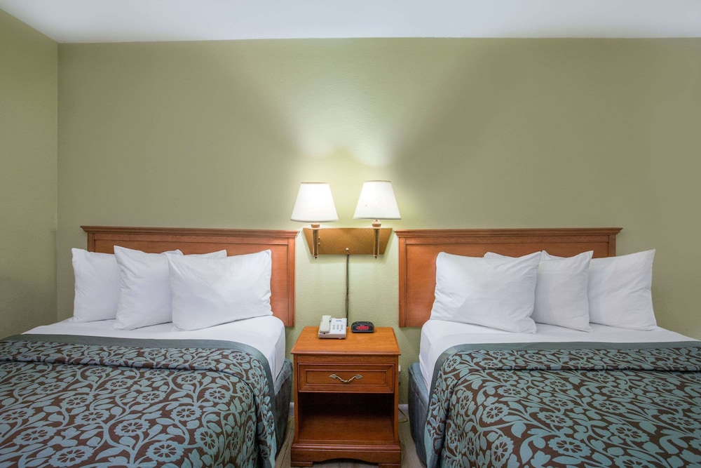 Days Inn By Wyndham Ormond Beach 4/16