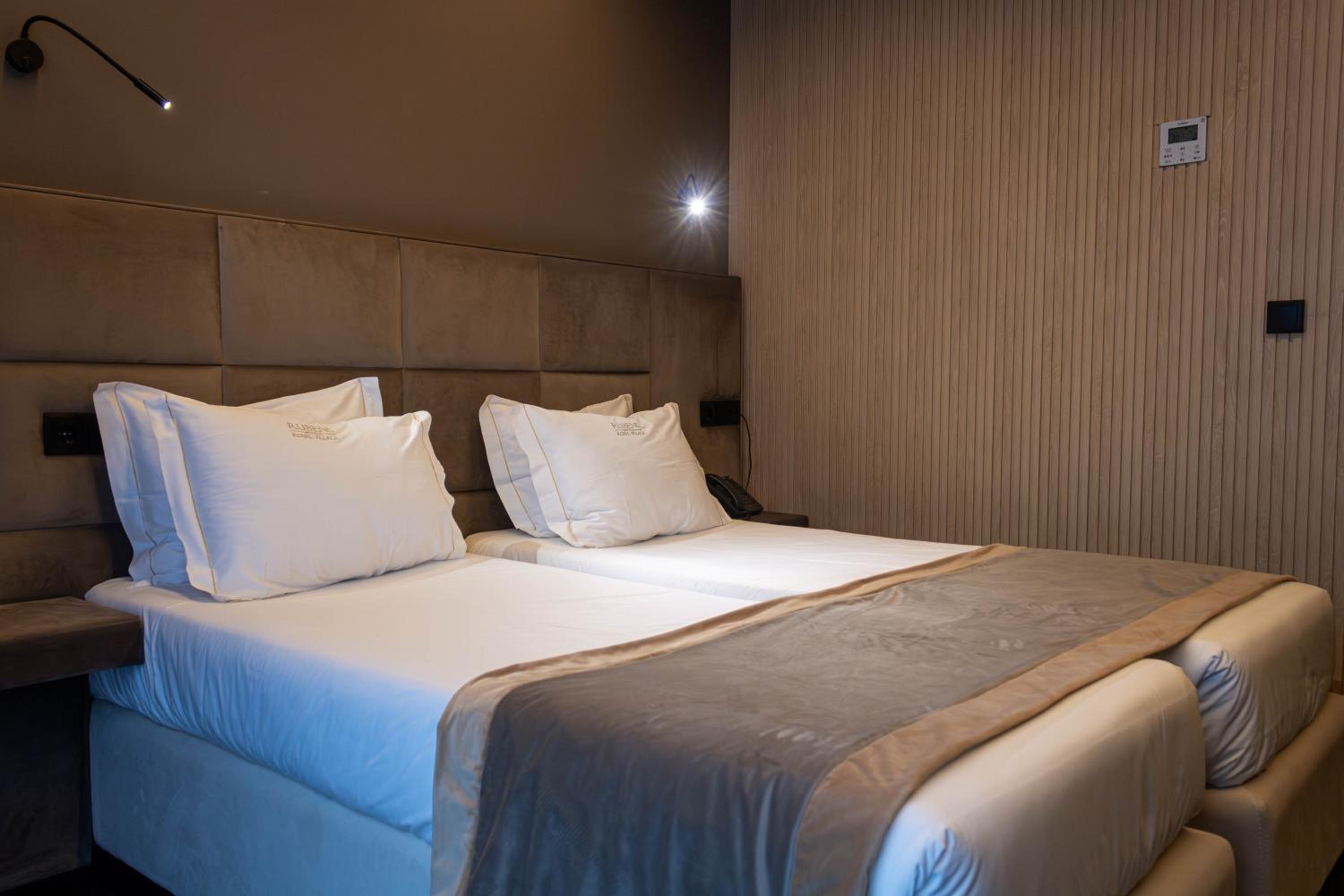 Room, Double or Twin Bed