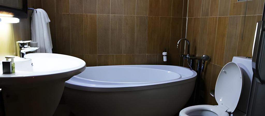 HOME INN HOTEL AND SUITES 32/33
