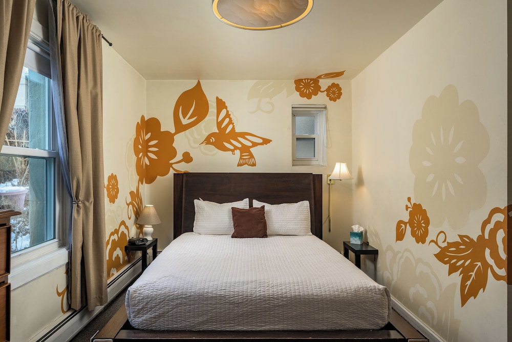 Garden, Queen Bed