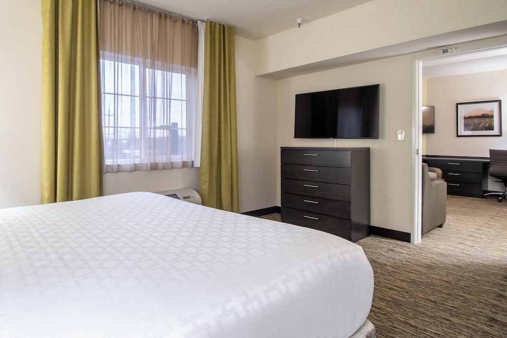 Candlewood Suites 10/48