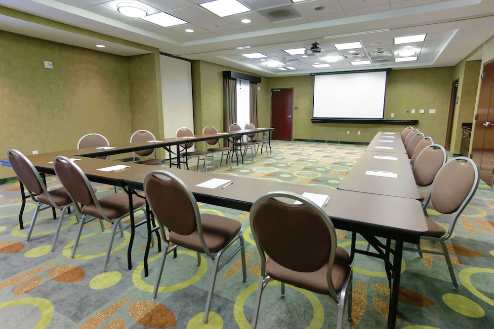 Hampton Inn And Suites Flowery Branch 32/38