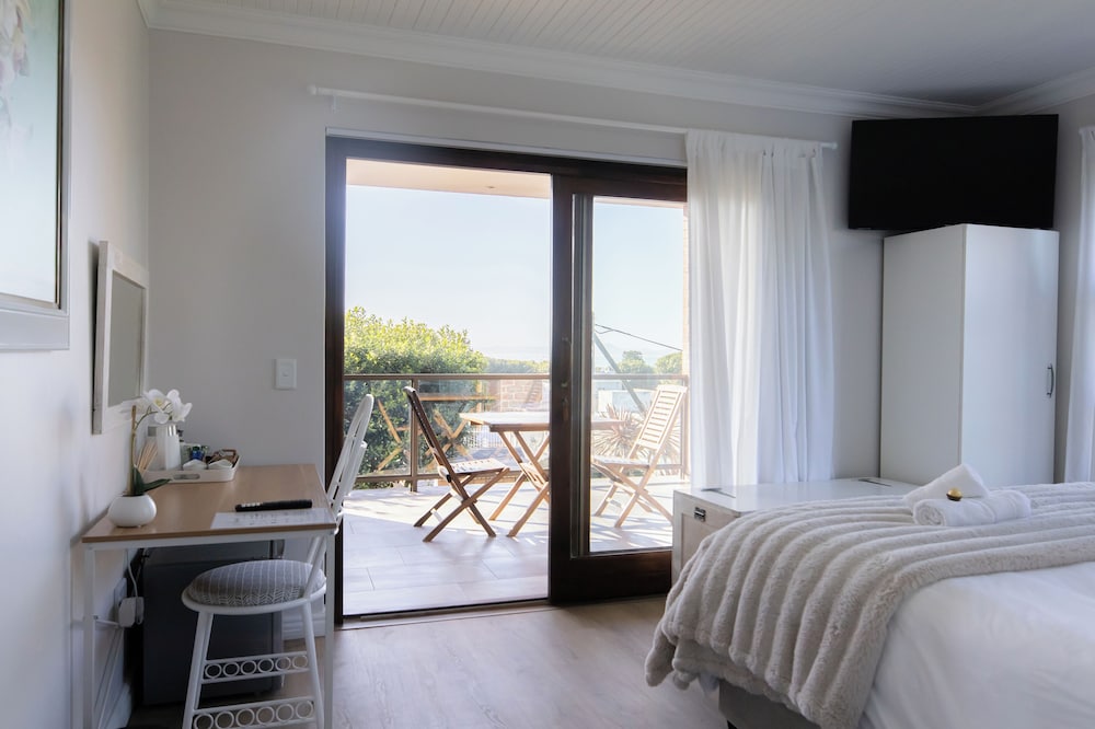غرفة كومفورت بسرير مزدوج أو سريرين منفصلين بإطلالة على البحر بشرفة بغرفة نوم واحدة، White Shark Guest House 8/10