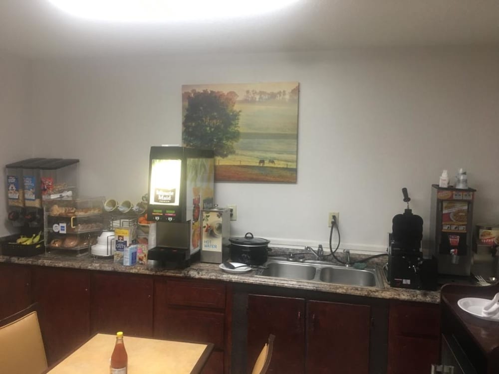 Loyalty Inn Hawkinsville 32/37