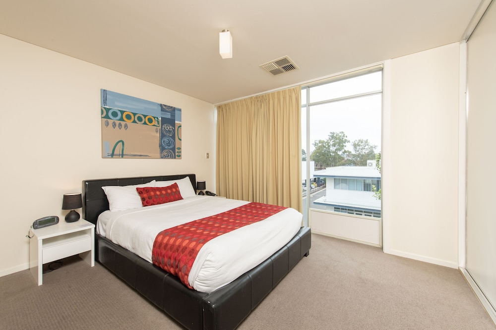 MAWSON LAKES HOTEL 16/64