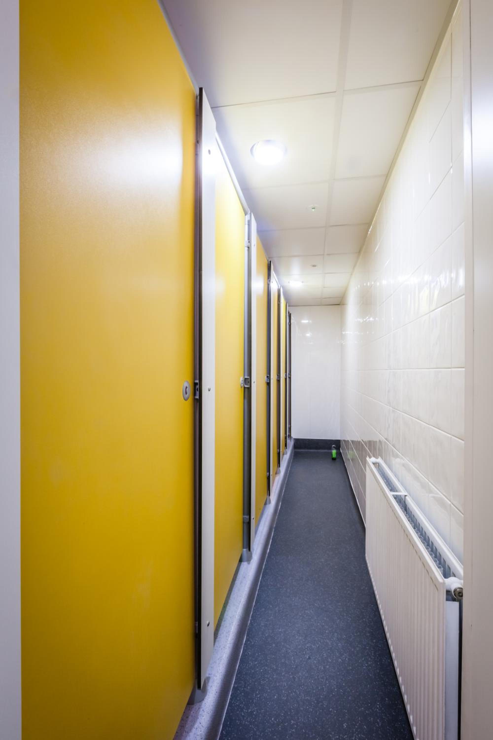 LSE Carr-Saunders Hall 16/32
