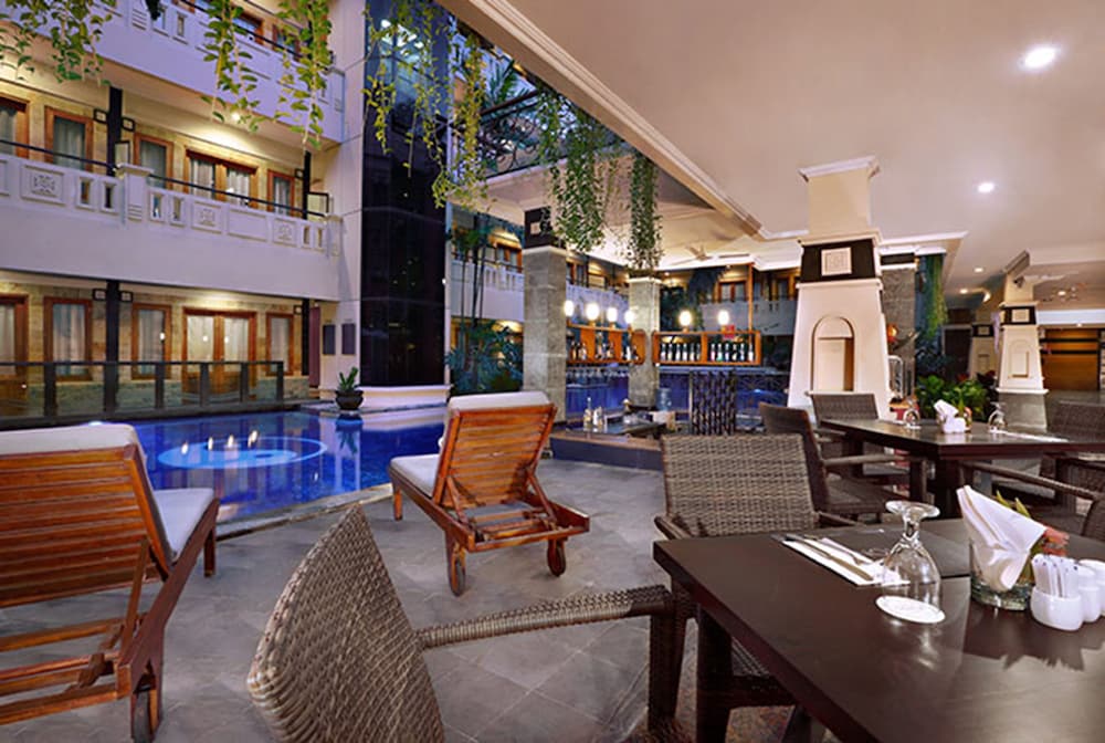 Famous Hotel Kuta (ex Permata Kuta Hotel by Prasanthi) 56/71