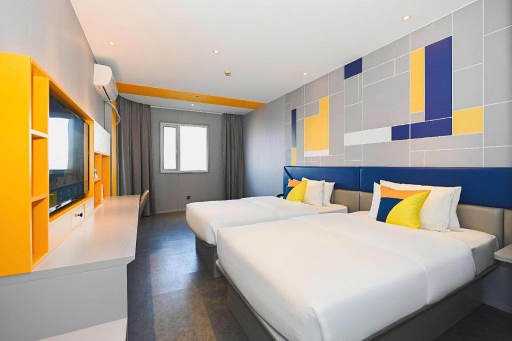 7 Days Inn (Shanghai Yichuan Road) 35/58