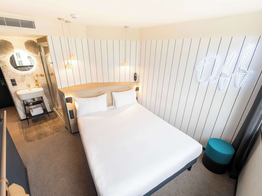 Standard, Double Bed 3/10