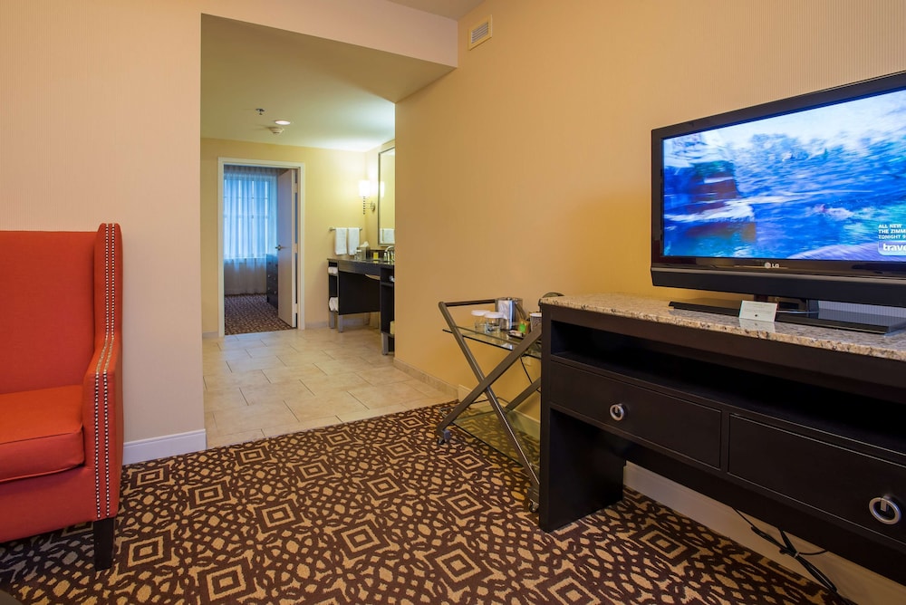DoubleTree Suites by Hilton Detroit Downtown - Fort Shelby 28/59