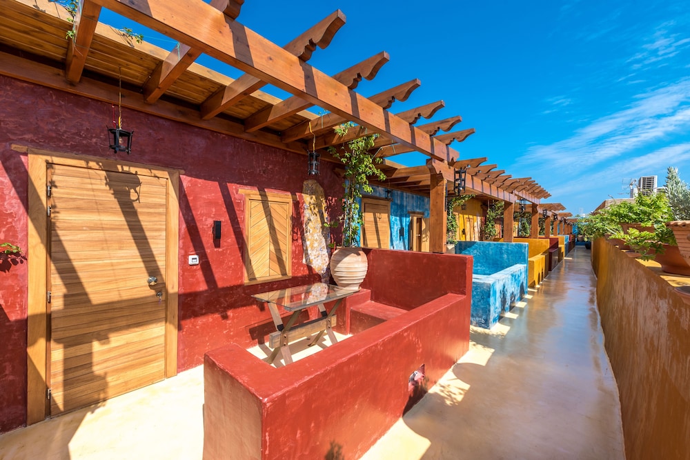 10GR Boutique Hotel & Wine Bar - Adults Only 48/64