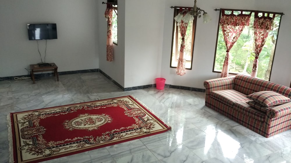 Bumi Ciherang Hotel 14/18