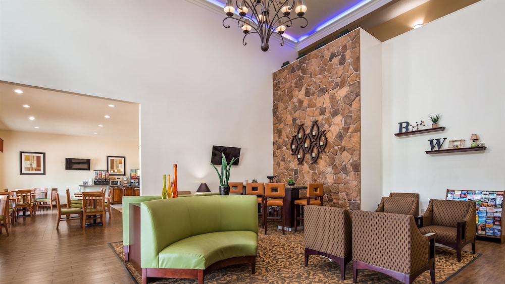Best Western Plus Hobby Airport Inn and Suites 30/58
