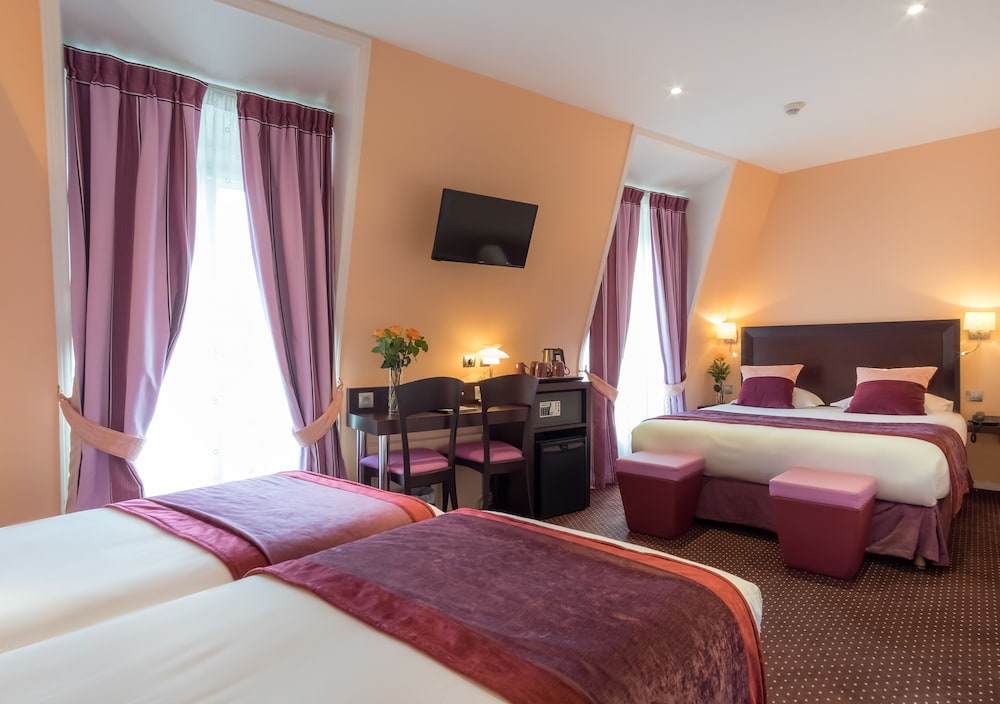 ROOM, QUADRUPLE
