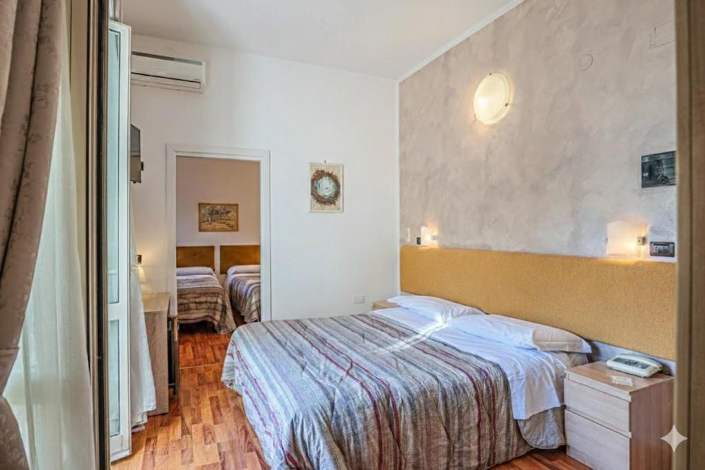 Room, Triple